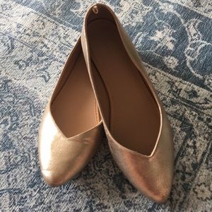 Old Navy Women’s Gold Flats Size 9